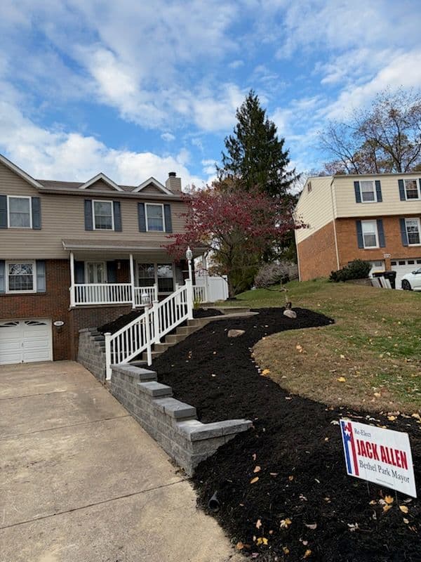 Gallery photos for Beautiful New Retaining Wall Installation: Image #1